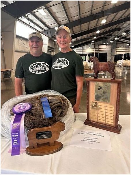 John and Carol Steitz of Steitzhof Merinos with their fleece that was awarded the Wayne Thompson Memorial trophy. Photo: Steitzhof Farm.